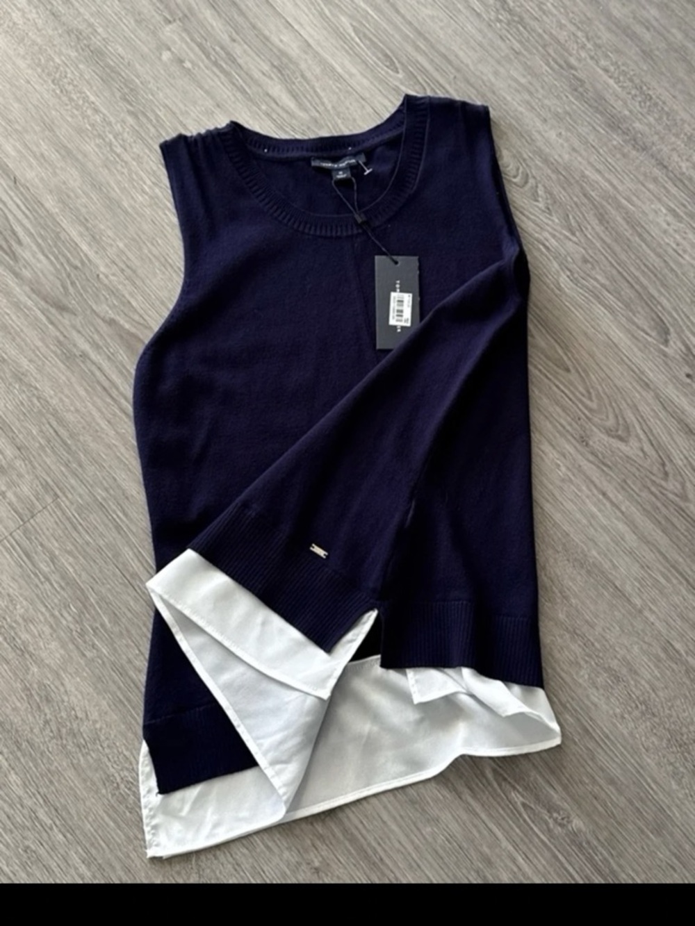 Tommy Hilfiger SZ.M Dark Navy Sleeveless Light Weight Knit Top White Hemline NWT - Picture 3 of 9